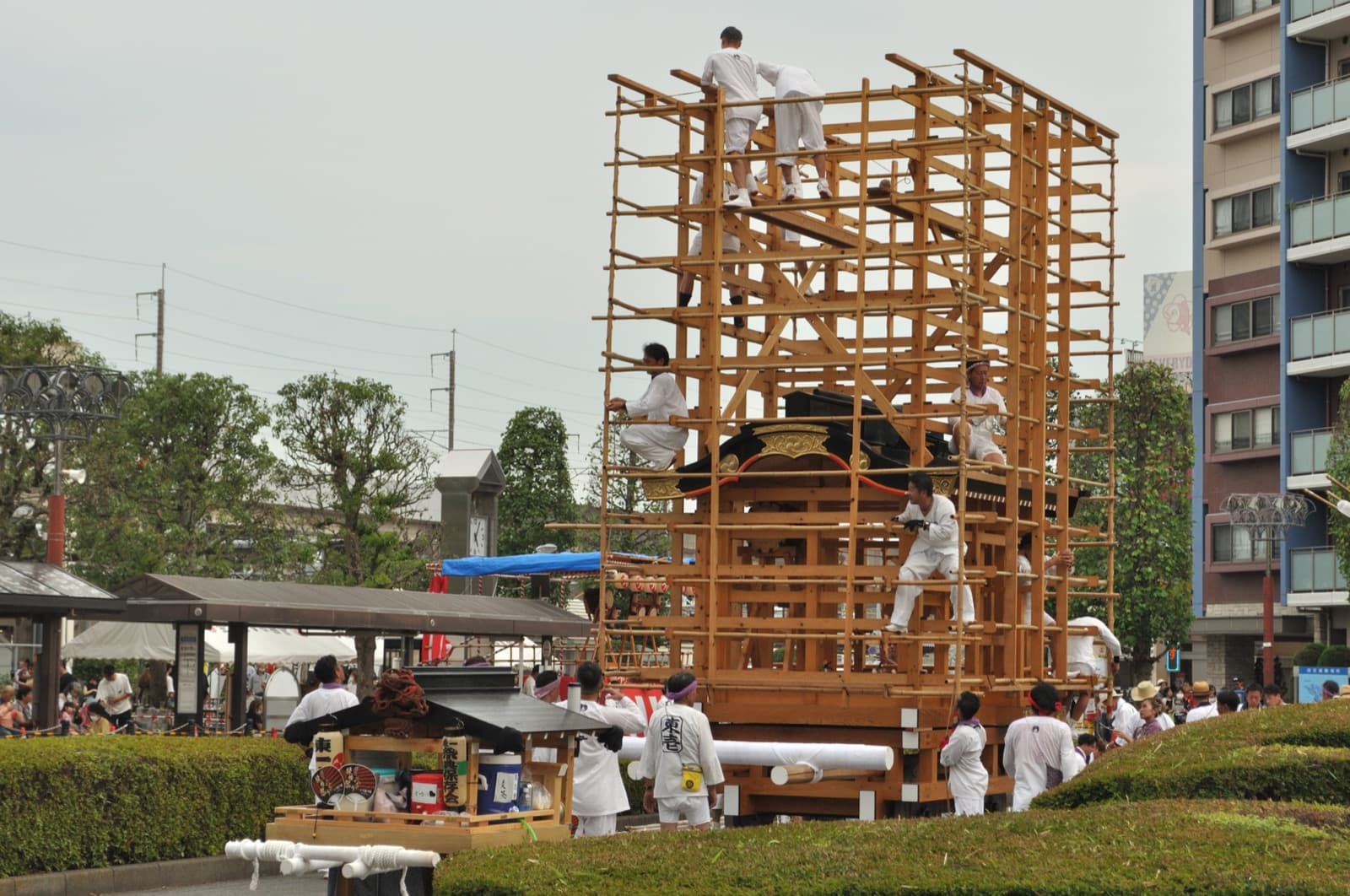 Large illuminated chochin lanterns hanging during the Kuki Chochin Matsuri festival in Japan at night.